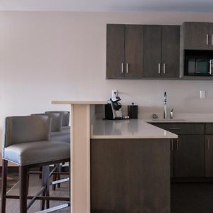 Suite Hearing Accessible Non-Smoking
